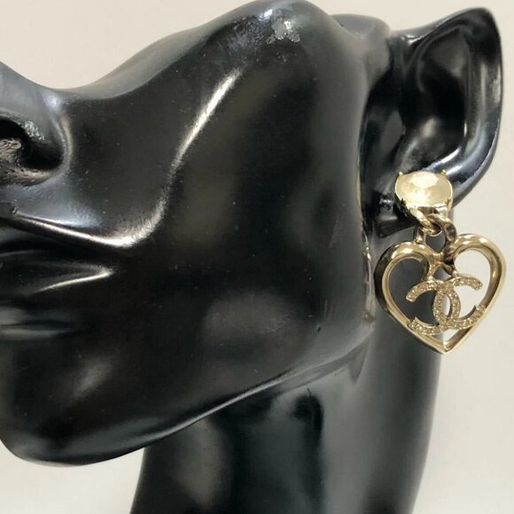 CHANEL CC Logos Rhinestone Heart Dangle Stud Earrings Gold Tone C23C Auth w/Box - Picture 3 of 8
